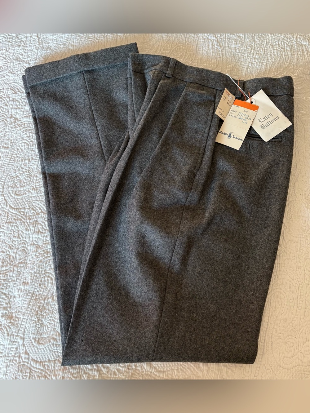 Women’s Size 6 Gray 100% Wool Laine Dress Pants Pleated Front Cuffed Hem Pockets